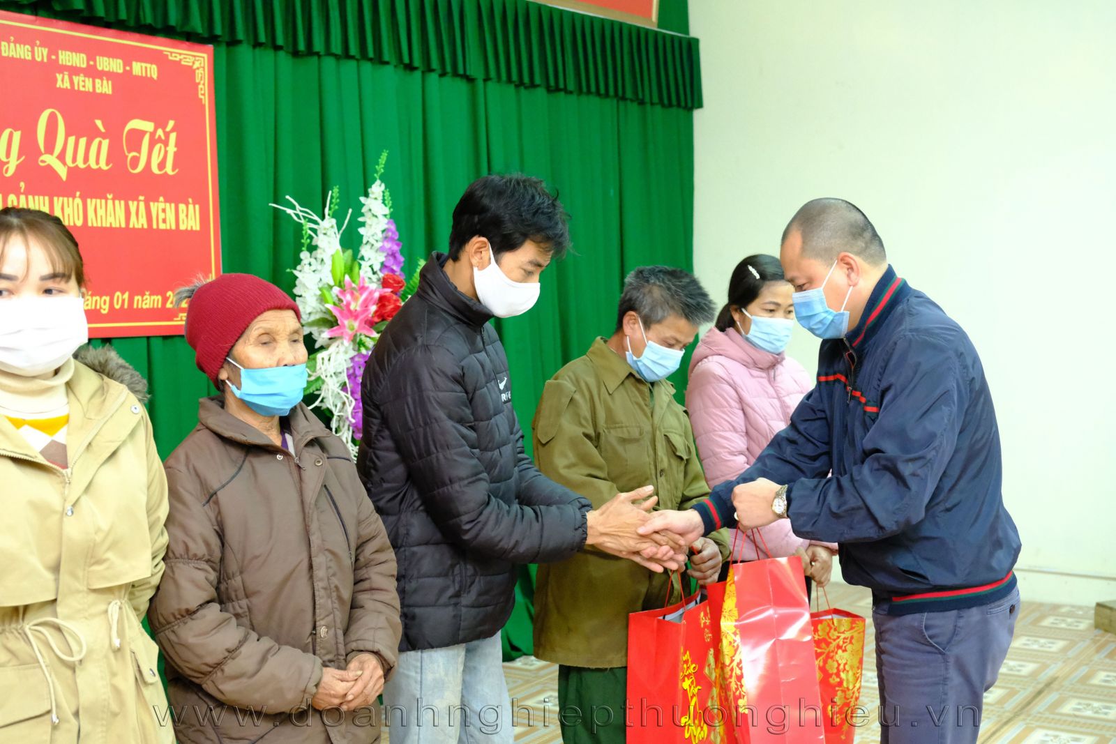 Tạp chí Doanh nghiệp và Thương hiệu cùng Doanh nghiệp đưa ''Xuân yêu thương'' đến các hộ gia đình khó khăn tại xã Yên Bài, huyện Ba vì, Hà Nội